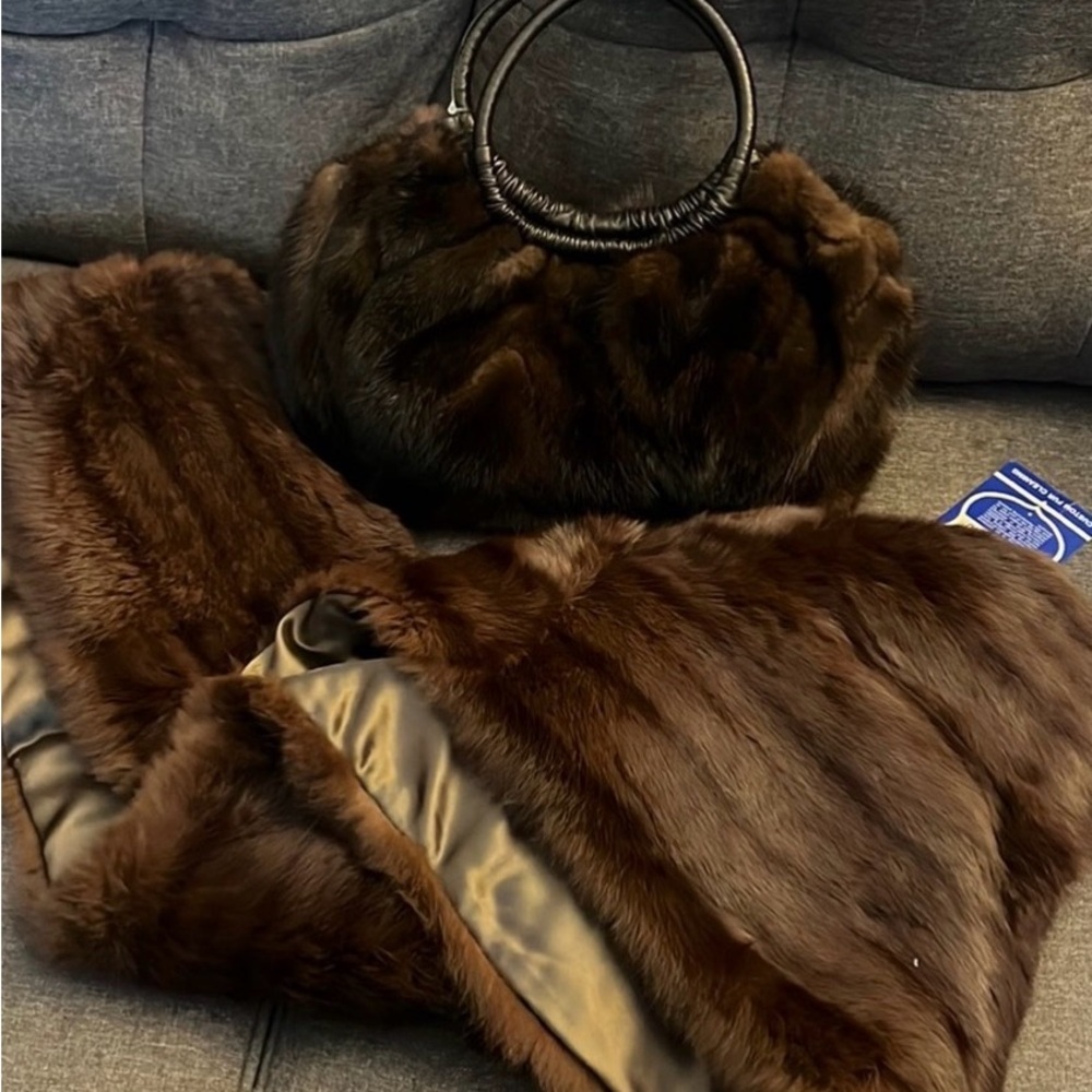 MINK STOLE PAIRED WITH MATCHING MINK HANDBAG